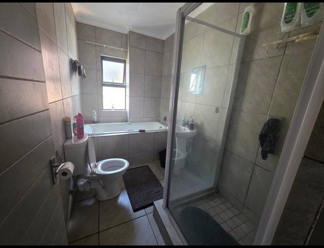 2 BEDROOM PROPERTY TO RENT IN LAKEFIELD